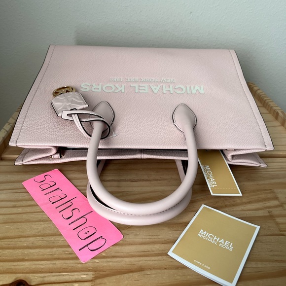 🌼Michael Kors Purse - Picture 5 of 14